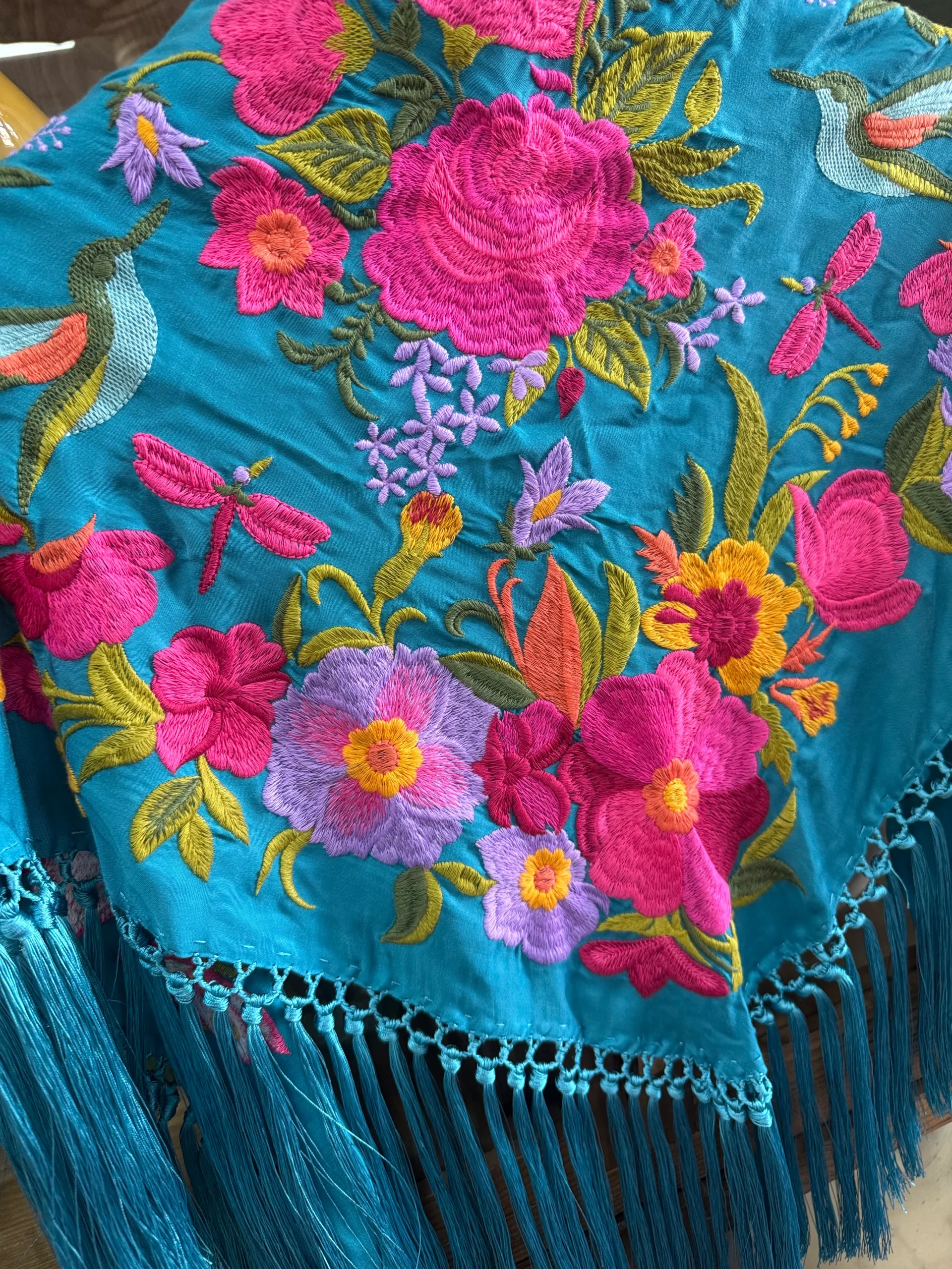 Mantoncillo Artesanal Bordado en Seda