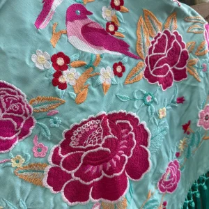 Mantoncillo Artesanal Bordado en Seda