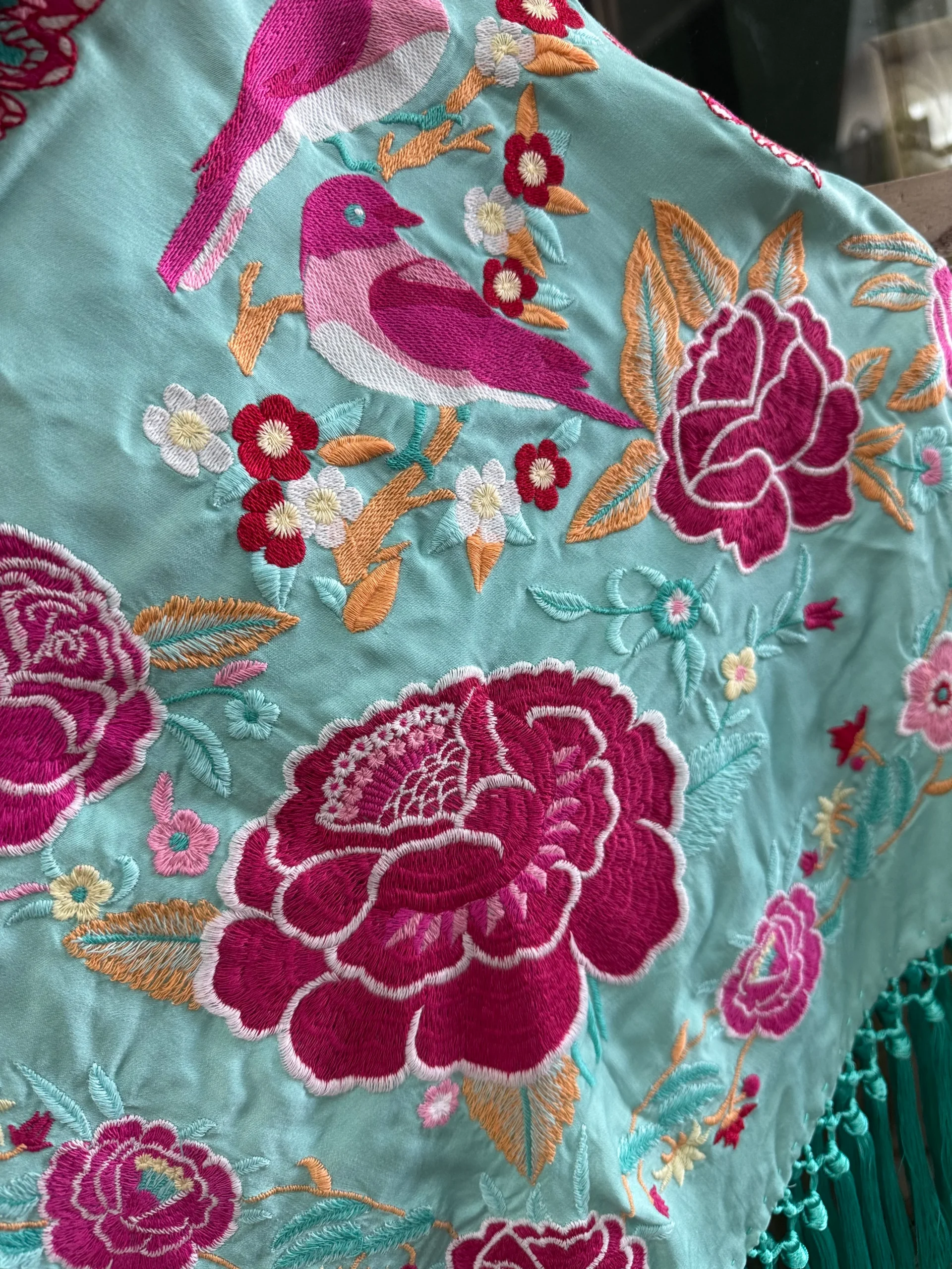 Mantoncillo Artesanal Bordado en Seda