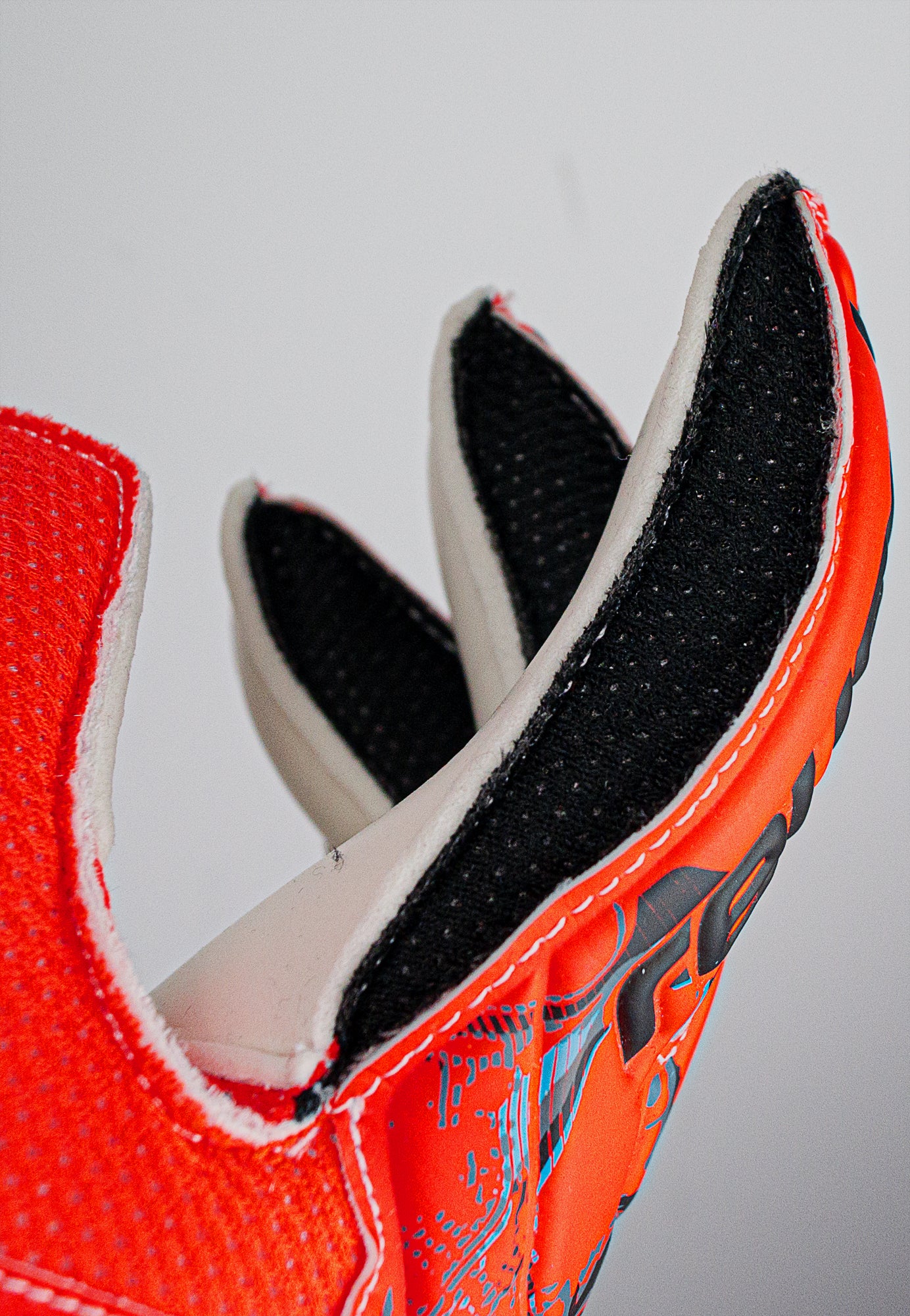 Guante Arquero Reusch Attrakt Solid GK23 Rojo-Azulino - Imagen 6