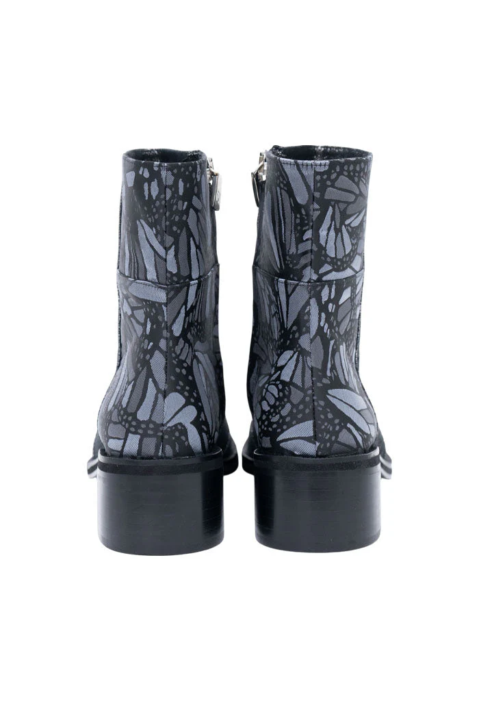 BOTÍN BEEL PIEL METÁL MARIPOSA VITRAL GRIS - Imagen 8