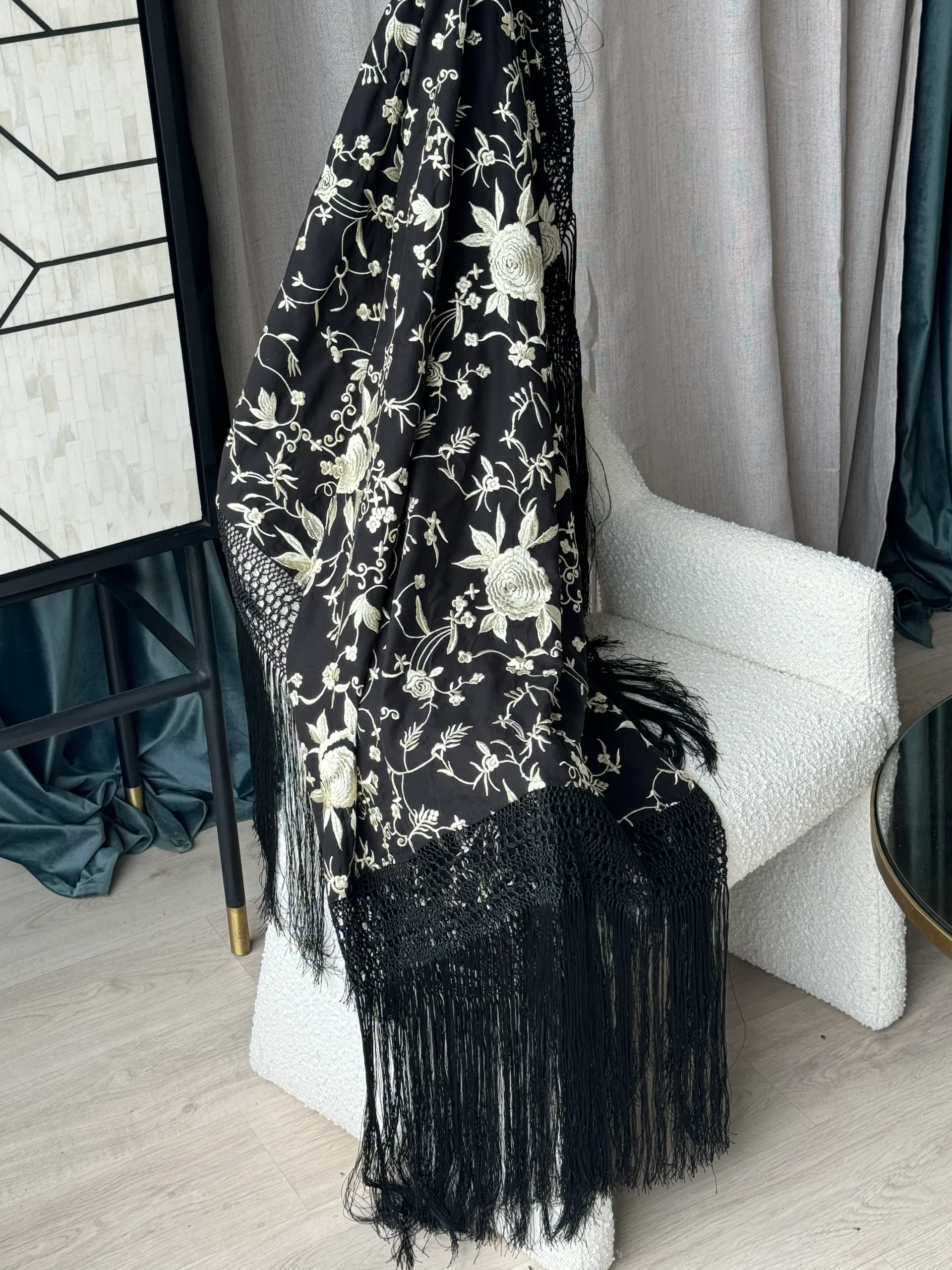 Mant贸n de Manila Artesanal Negro Beig - Imagen 3